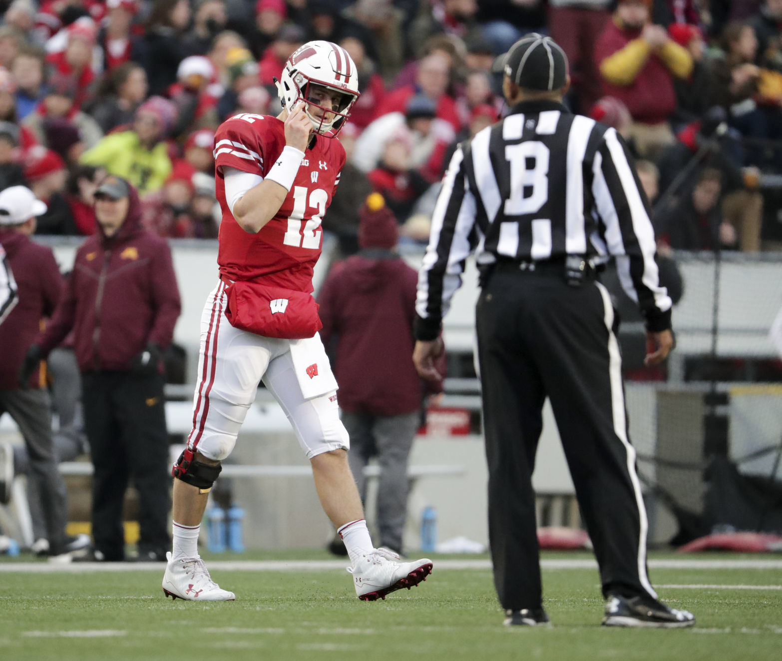 Golden Gophers 37, Badgers 15